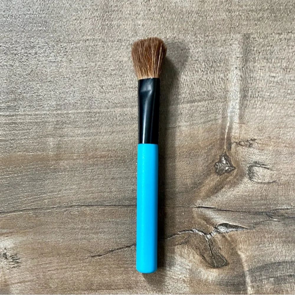 Essential Tools 8 Piece Studio Travel Cosmetic Brush Set in Blue